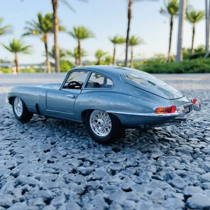 Bburago 1:18 Jaguar E-type Coupe classic car Alloy Retro Car Model Classic Car Model Car Decoration Collection gift 2