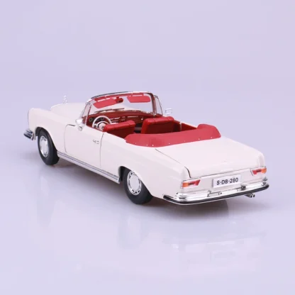 Maisto 1:18 1967 Mercedes-Benz 280SE Alloy Retro Car Model Classic Car Model Car Decoration Collection gift 2